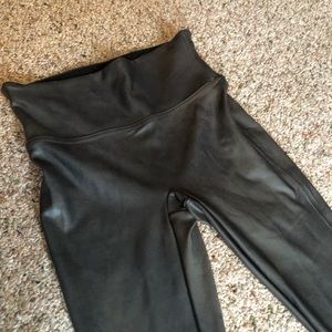 Cropped spanx faux leather leggings sz small